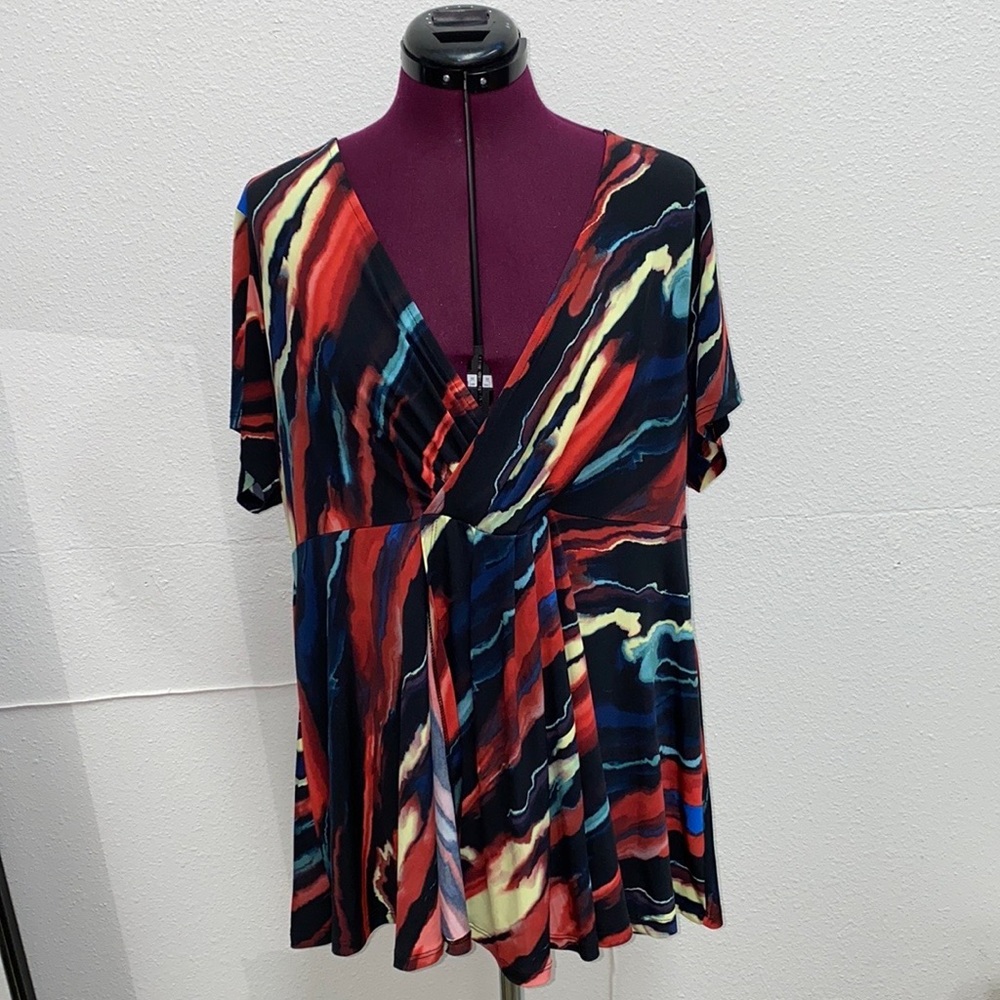 Torrid Multicolor Short Sleeve Top V Neck Women’s 2X NWT